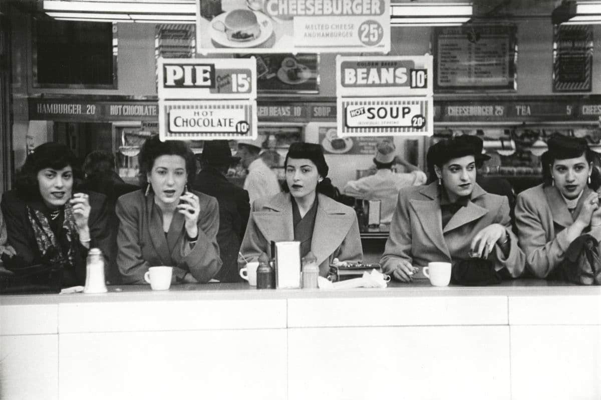 Legado. Imagen de Robert Frank que pertenece a su famoso libro The americans, con fotografías tomadas en varias ciudades de Estados Unidos en 1950. (Foto: Especial)